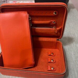 Wolf - Maria Medium Zip Case